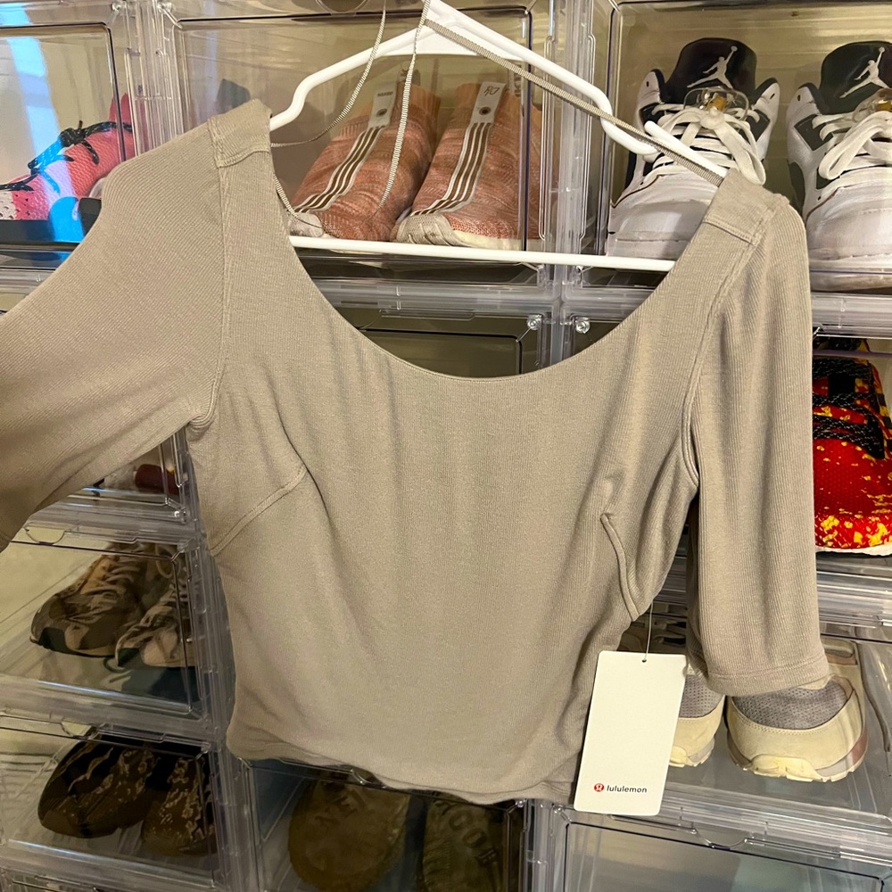 Lululemon ribbed T shirt